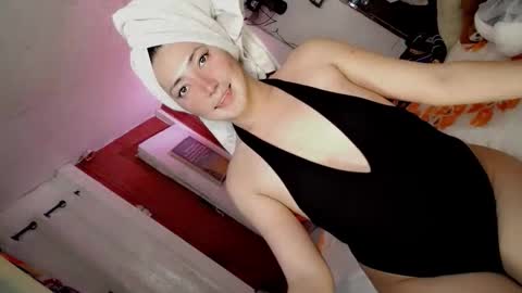 its me CLAUDIA online show from April 6, 2026, 11:44 am