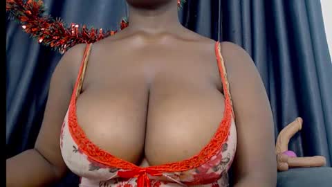 Snapshot of hot_ebonyxxx chatting on October 15, 2025, 9:42 am Vivian online show from October 15, 2025, 9:42 am