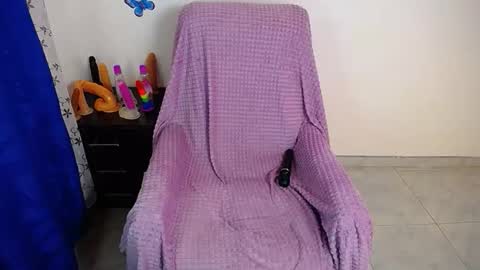 angie online show from November 30, 2025, 4:22 pm