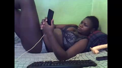 hot_girlly online show from November 17, 2025, 4:35 pm