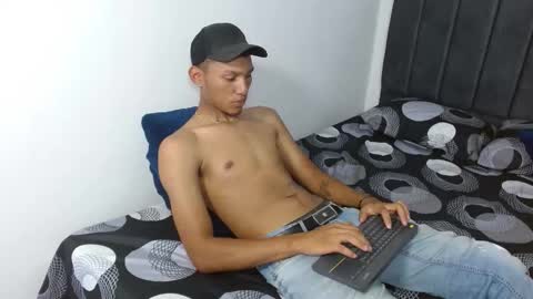 hot_kratoxxx online show from September 14, 2025, 7:35 pm