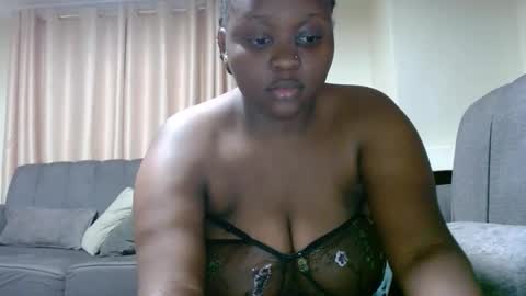 Linah online show from September 18, 2025, 12:12 am