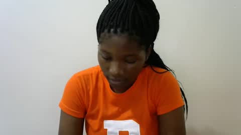 LONNAH online show from February 12, 2025, 12:44 pm