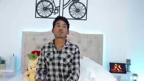 Snapshot of hot_lucaas chatting on September 20, 2025, 8:32 pm Lucas online show from September 20, 2025, 8:32 pm