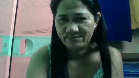 Snapshot of hot_mama09 chatting on September 19, 2025, 12:12 am hotmama online show from September 19, 2025, 12:12 am