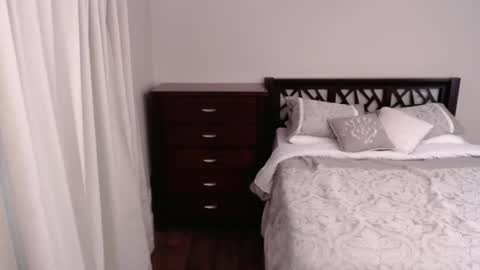 Snapshot of hot_milfy_mom chatting on April 28, 2026, 10:48 pm Rose Redwood online show from April 28, 2026, 10:48 pm