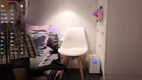 Snapshot of hot_mode chatting on December 3, 2025, 4:05 pm Alexandra online show from December 3, 2025, 4:05 pm