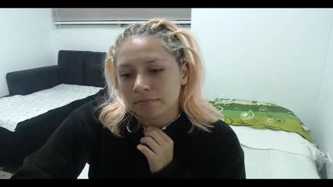 Mia online show from January 25, 2025, 2:47 am