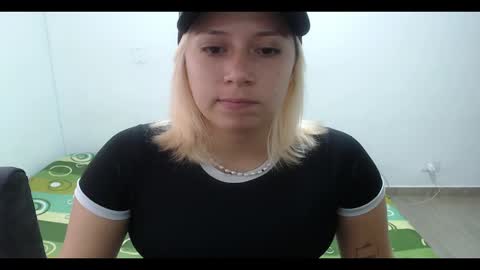 Mia online show from February 9, 2025, 1:25 pm