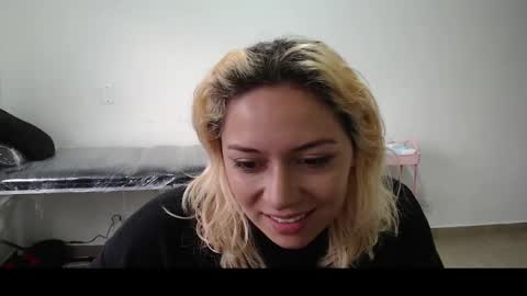 Mia online show from March 4, 2025, 12:12 pm