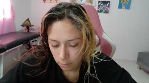 Mia online show from December 16, 2025, 4:45 pm