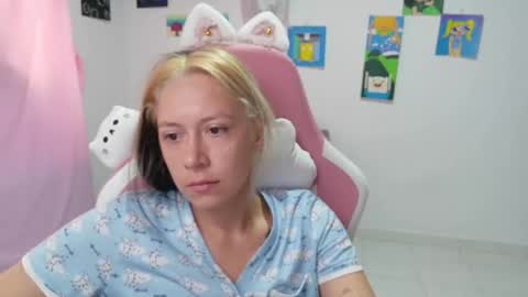 Mia online show from February 12, 2026, 2:01 pm