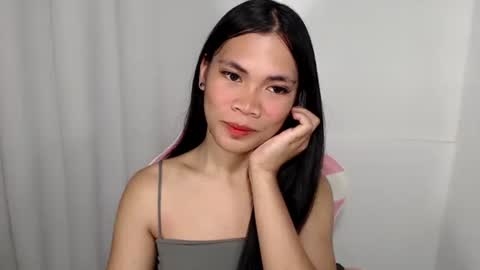 Snapshot of hot_pauline chatting on May 8, 2026, 1:38 pm hot_pauline online show from May 8, 2026, 1:38 pm