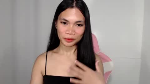 Snapshot of hot_pauline chatting on May 10, 2026, 2:44 pm hot_pauline online show from May 10, 2026, 2:44 pm