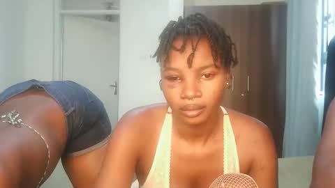 Snapshot of hot_petite1 chatting on April 29, 2026, 10:19 am Hot petite online show from April 29, 2026, 10:19 am
