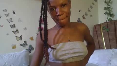 Snapshot of hot_petite100 chatting on October 16, 2025, 10:16 am hot petite100 online show from October 16, 2025, 10:16 am