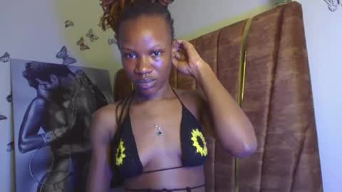 Snapshot of hot_petite100 chatting on October 25, 2025, 9:53 pm hot petite100 online show from October 25, 2025, 9:53 pm