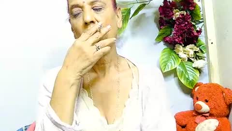 hot queen online show from June 24, 2026, 5:06 am