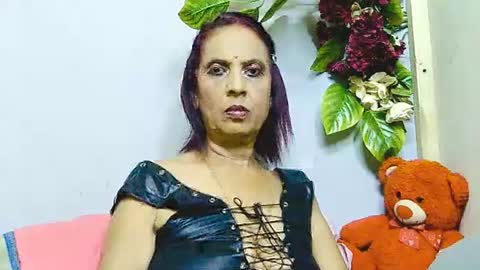 hot queen online show from June 27, 2026, 1:39 pm
