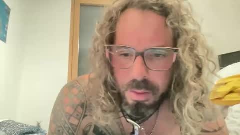 letmedoo2 online show from February 11, 2026, 9:31 pm