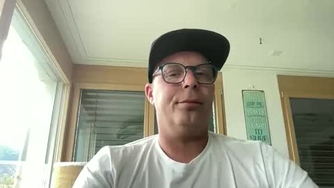 letmedoo2 online show from May 9, 2026, 2:44 pm