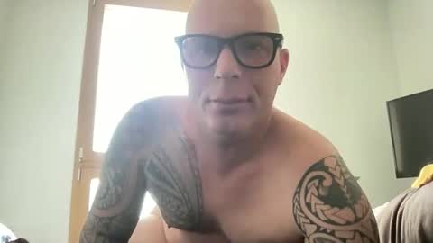 letmedoo2 online show from May 25, 2026, 4:02 pm