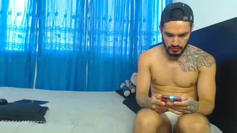 Snapshot of hot_sharks__ chatting on September 18, 2025, 11:45 am Hot Sharks   online show from September 18, 2025, 11:45 am