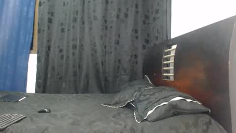 Snapshot of hot_sharks__ chatting on March 18, 2026, 7:11 am Hot Sharks online show from March 18, 2026, 7:11 am