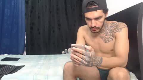 Snapshot of hot_sharks__ chatting on April 8, 2026, 7:19 am Hot Sharks online show from April 8, 2026, 7:19 am