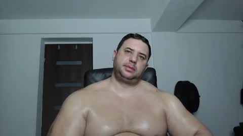 Snapshot of hot_stefano1 chatting on October 19, 2025, 4:35 am Stefano.. online show from October 19, 2025, 4:35 am