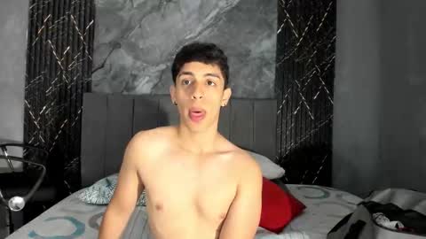 Hot Summer Boy online show from March 18, 2026, 12:19 pm