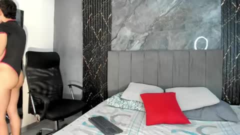 Hot Summer Boy online show from March 23, 2026, 11:25 am