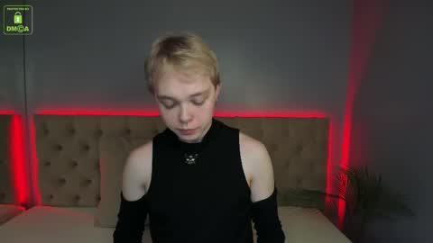 hot_twinkboy online show from February 14, 2025, 10:07 am