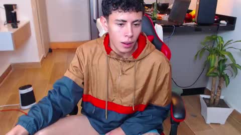 hot_twinks83 online show from September 16, 2025, 3:07 am