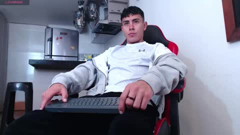 hot_twinks83 online show from October 11, 2025, 3:32 pm