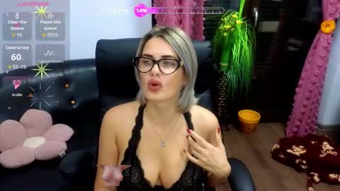 Lisa online show from November 1, 2025, 6:15 am