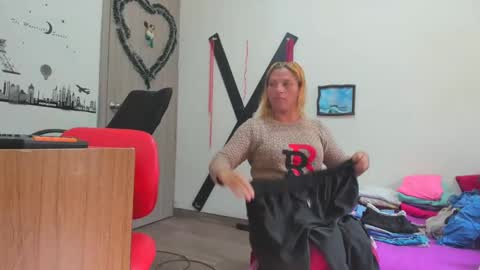 hotandfierylatinos online show from January 14, 2025, 2:22 pm