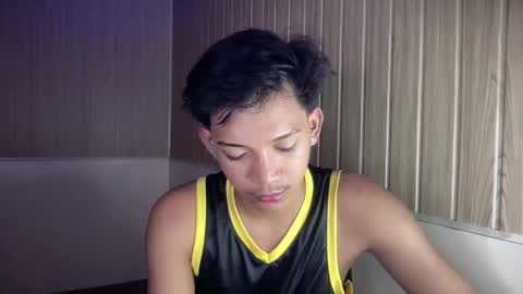 hotasian_jerome online show from May 3, 2026, 12:11 pm