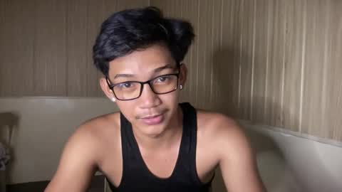 hotasian_jerome online show from May 8, 2026, 11:48 am