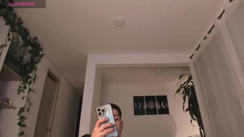 Snapshot of hotay_ chatting on November 9, 2025, 12:09 am Andrew xdres08 online show from November 9, 2025, 12:09 am