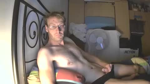 hotbilly_39 online show from September 12, 2025, 11:04 pm