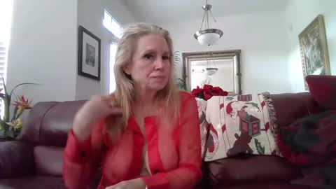 hotblondemilf1962 online show from December 1, 2024, 7:36 pm