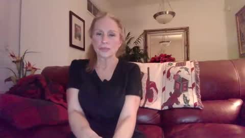 hotblondemilf1962 online show from December 13, 2024, 12:31 am