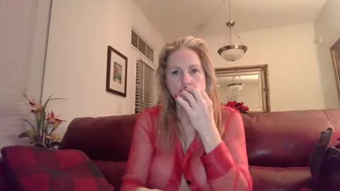hotblondemilf1962 online show from December 15, 2024, 10:28 am
