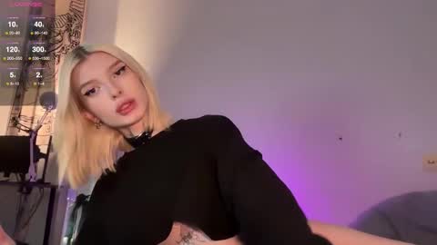 hotchubently online show from October 15, 2025, 2:50 pm