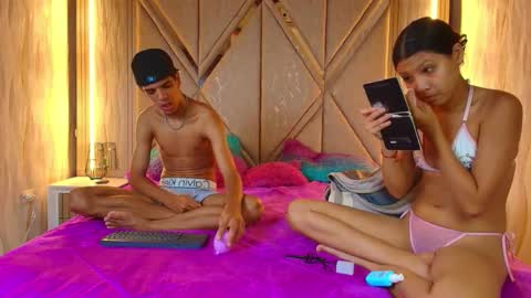 hotcouple_222 online show from November 6, 2025, 7:42 am