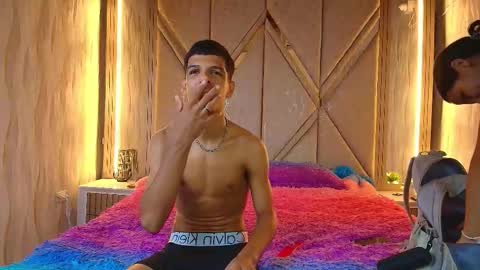 hotcouple_222 online show from December 1, 2025, 7:35 am