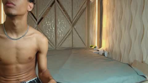 hotcouple_222 online show from January 19, 2026, 7:12 am