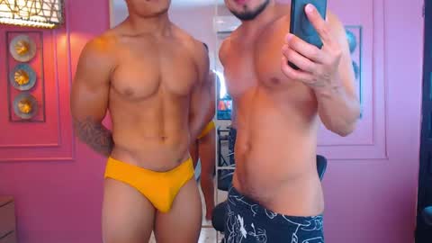 Snapshot of hotcrew_ chatting on May 22, 2026, 7:41 pm Hussain aaron and Ekko online show from May 22, 2026, 7:41 pm
