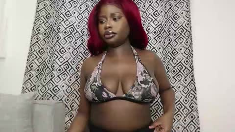 Snapshot of hotcurvykeisha chatting on October 9, 2025, 4:32 am Hotcurvykeisha online show from October 9, 2025, 4:32 am